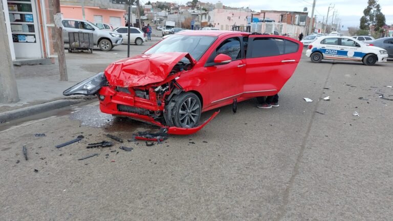 Violento choque con lesionados trasladados al Hospital