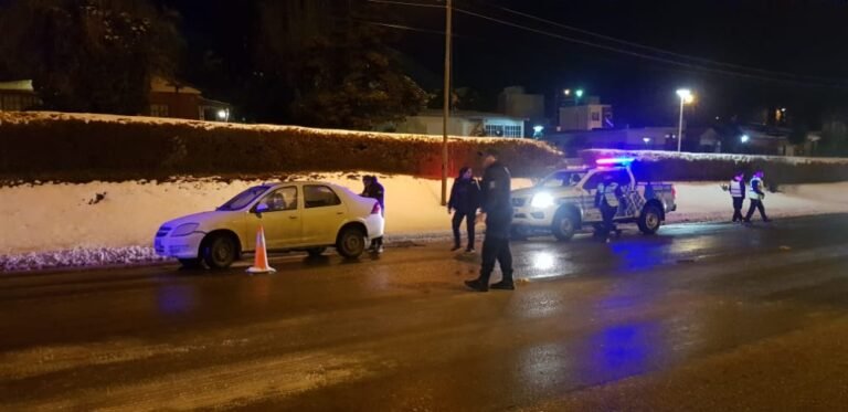 Dos vehículos involucrados en accidente frente al Chalet Huergo
