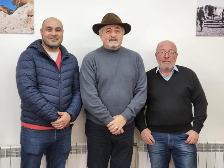 Concejales gestionan un lugar para una ONG que realiza pelucas oncológicas