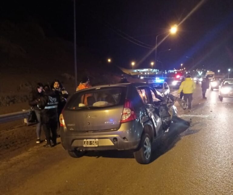 Camión encerró a un vehículo en Ruta 3