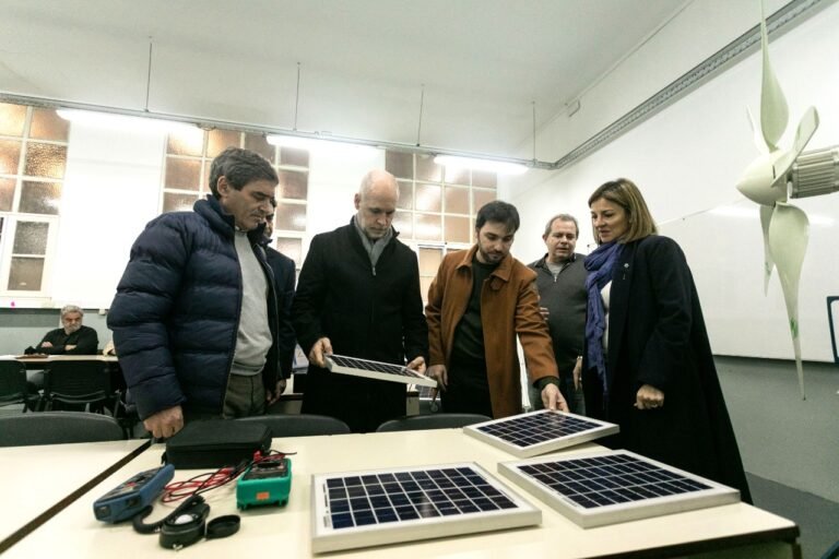 Con eje en educación y futuro, Nacho Torres junto a Horacio Larreta recorrieron un centro de formación