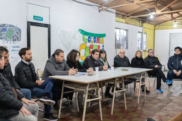 Luque visitó la vecinal del B° Castelli y escuchó los reclamos de los vecinos