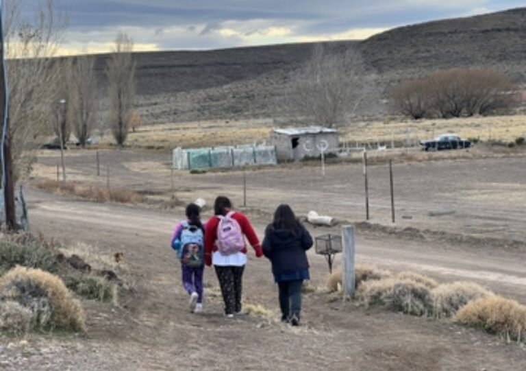 En el interior de Chubut las infancias están atravesadas por el frío y el aislamiento