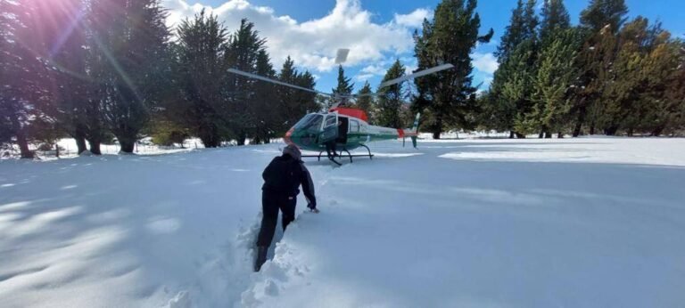 Asisitieron a pareja de ancianos que se encontraban aislados hace días por la nieve