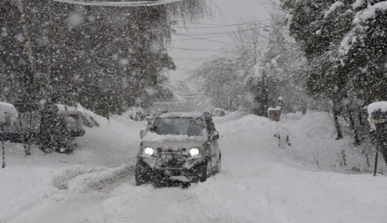 Bariloche: Suspenden las clases por las fuertes nevadas