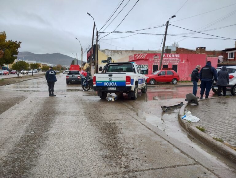 Choque entre una camioneta y una moto
