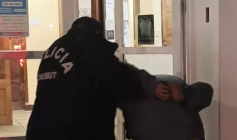 Fue detenido tras romper el cristal de una puerta de la Terminal