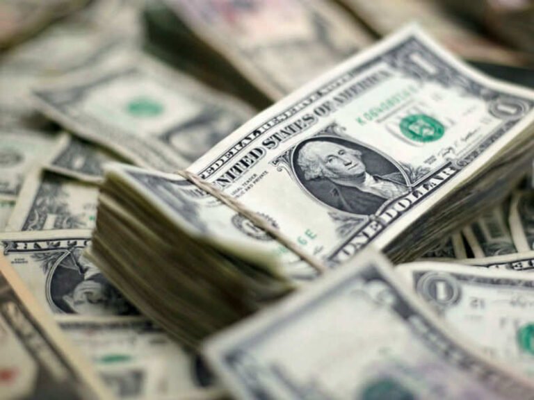 El dólar blue cerró la semana a $338 