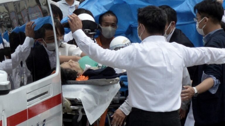 Asesinan frente a una multitud al exprimer ministro japonés Shinzo Abe