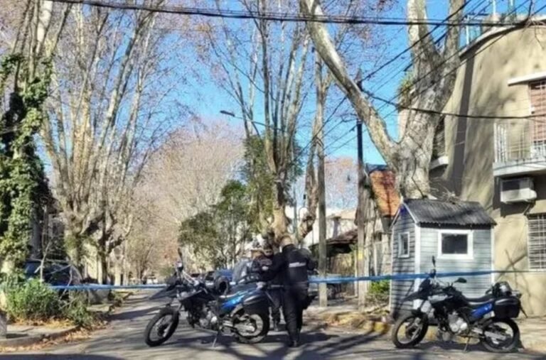 Un alumno no iba a clases, fueron a su casa y encontraron a la familia muerta