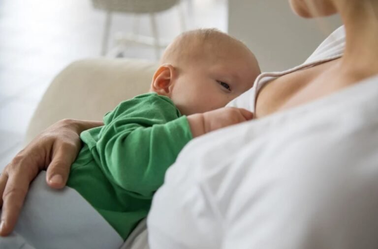 La lactancia materna mejoraría el desarrollo neurológico de los niños prematuros