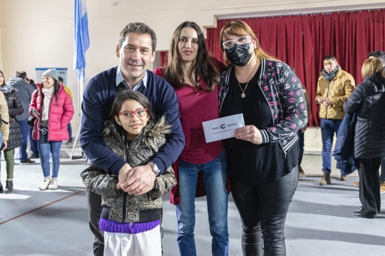 Luque avanzó con la entrega de aportes municipales a través del FAEM