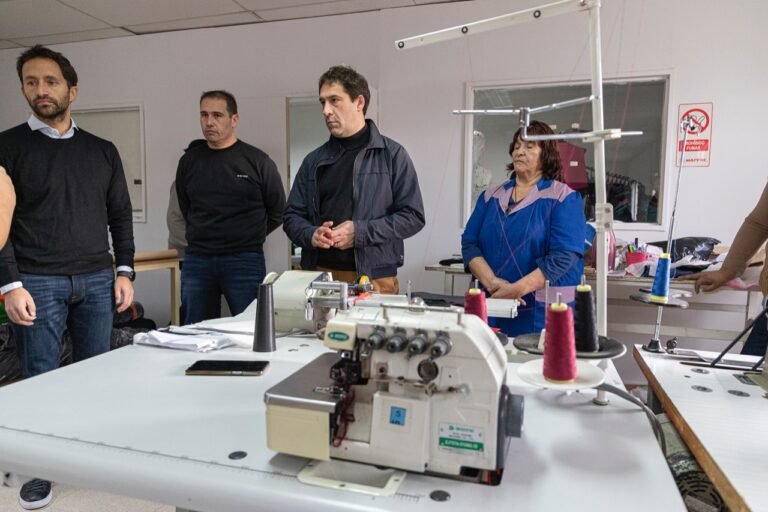 Luque visitió a la cooperativa textil del B° Divina Providencia