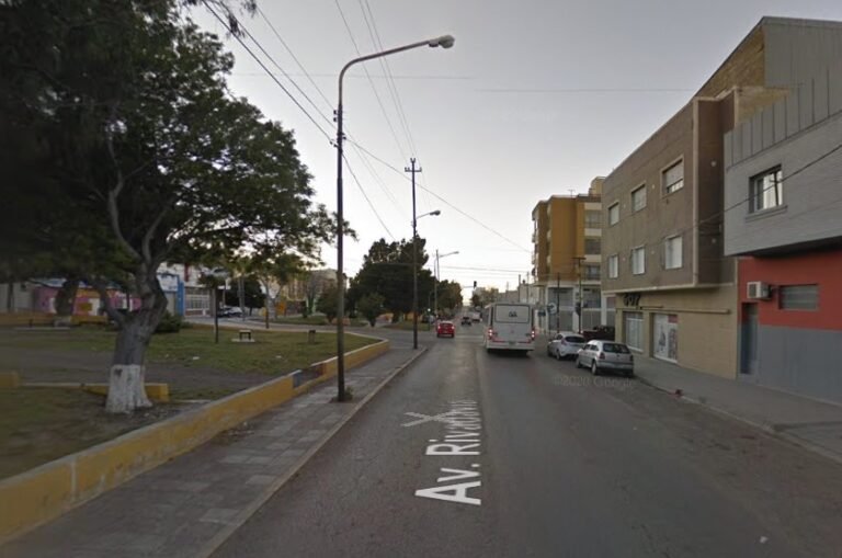 Cortó la luz del trabajo y atacó con un cuchillo a su compañero