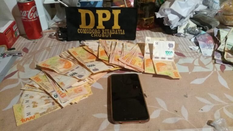 Entraron a su camioneta y le robaron 150 mil pesos