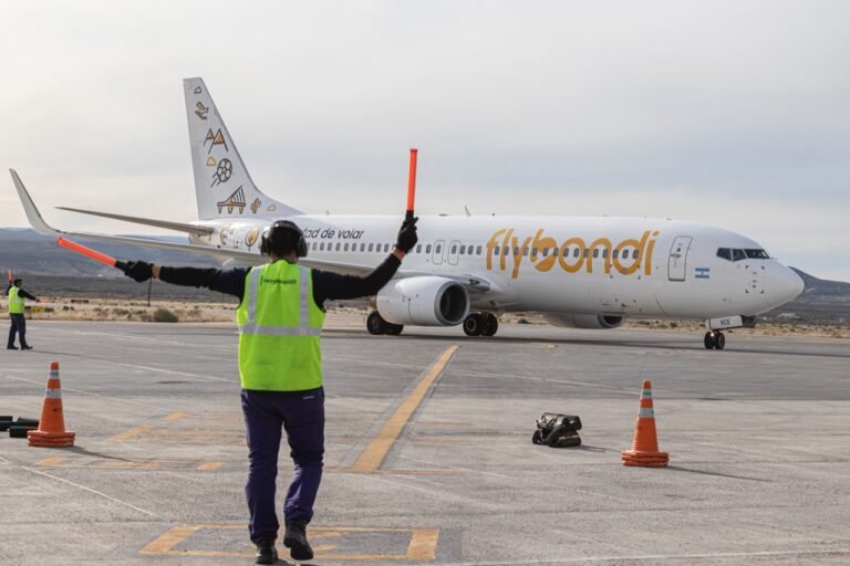 Comenzó a operar Flybondi con tres vuelos semanales