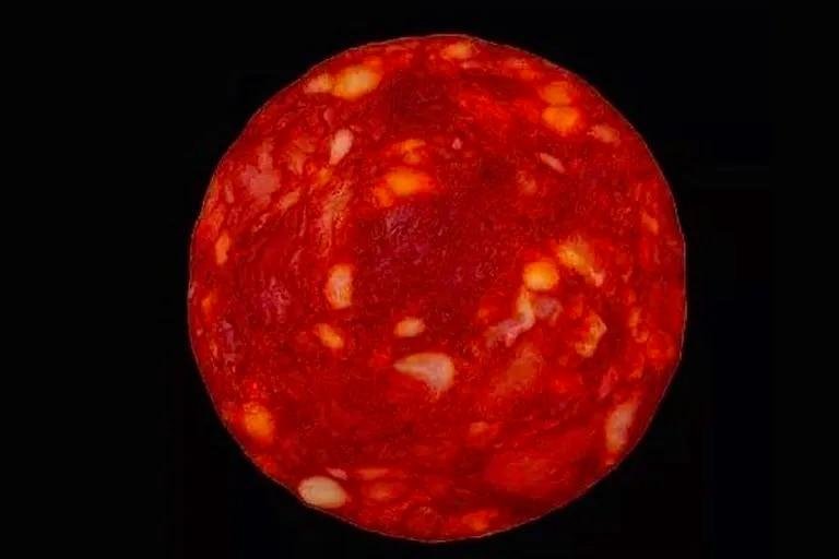 Tuvo que pedir perdón por subir redes una rodaja de chorizo y decir que era la estrella Próxima Centauri