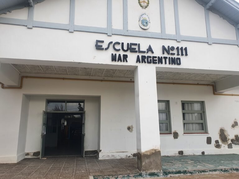 Por prevención evacuaron la Escuela N° 111 de Km. 5