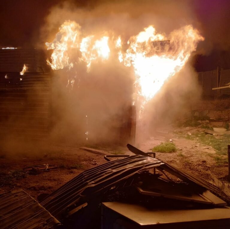 Detonaciones de arma de fuego e incendio intencional en la zona de ilegales del Abásolo