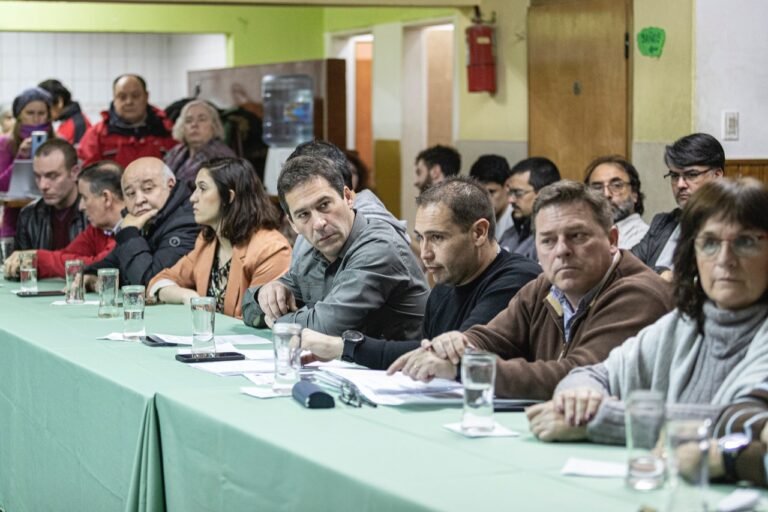 Luque se reunió con vecinos de cinco barrios para avanzar en obras conjuntas