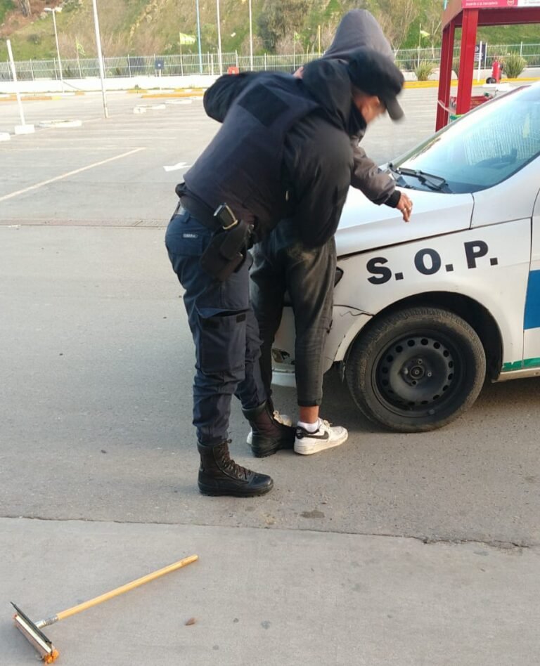 Un joven de 16 años robó un celular con una réplica de arma de fuego