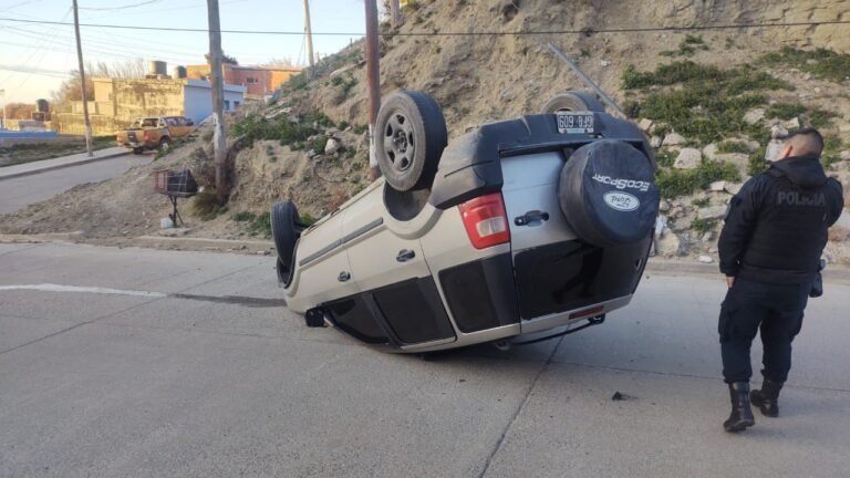 Volcó una camioneta sin ocupante