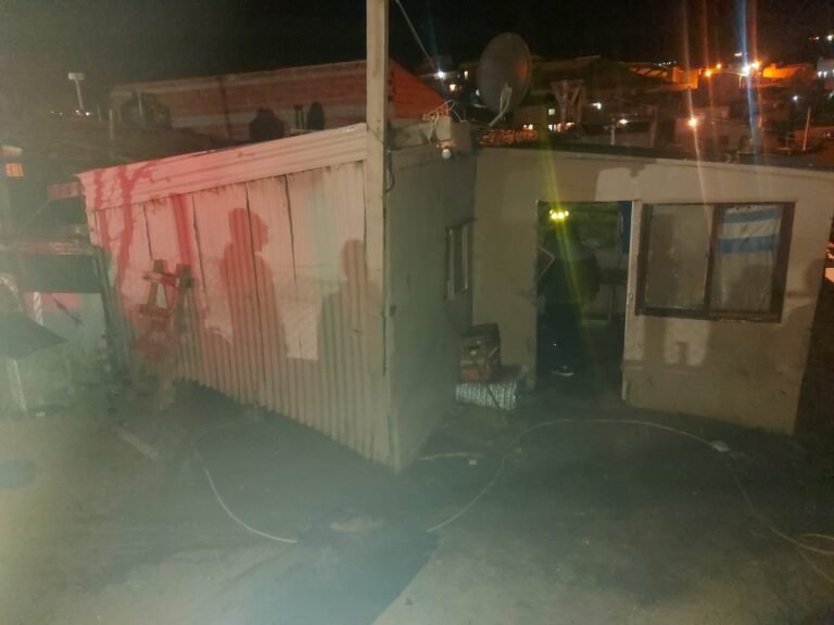 Vecinos lograron apagar un incendio de vivienda