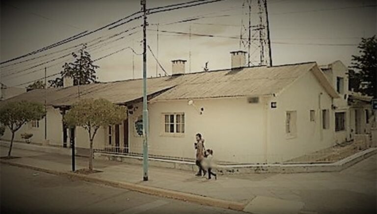 Comisaría de Rawson: preso se ahorcó con su remera en el calabozo
