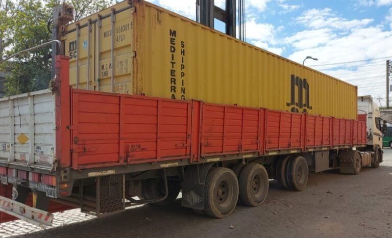 Entrega de contenedores para la producción de cannabis medicinal en Puerto Madryn