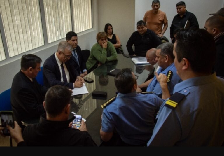 Paritarias: 15% de aumento salarial para la Policía