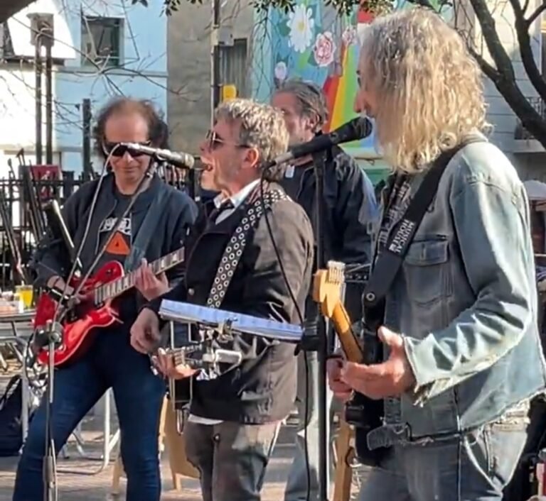 Un nene se perdió y toda la plaza improvisó una canción para encontrar a su papá