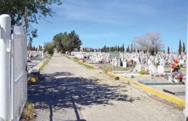 Dañaron y robaron 32 placas de bronce en el cementerio de kilómetro 5