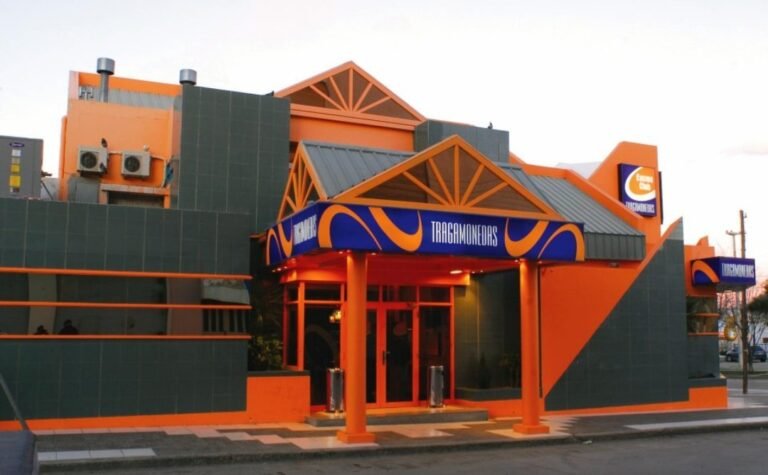 Fue retirada del Casino y atacó a la policía con golpes de puño