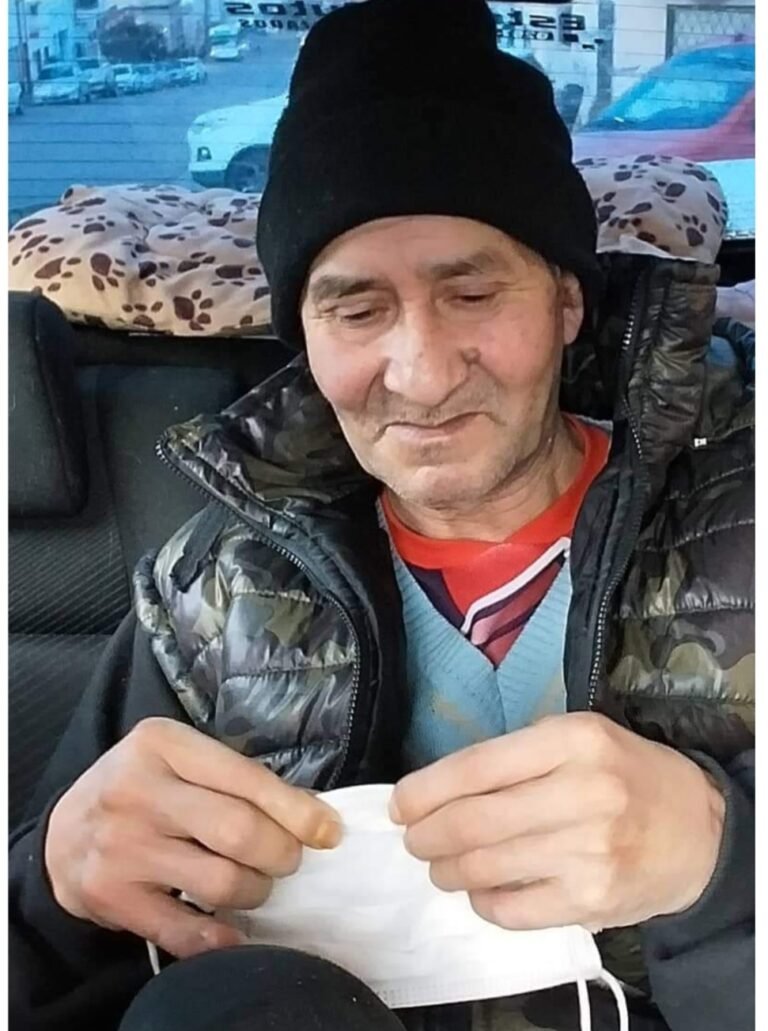 Jorge es diarero, tiene problemas de salud y necesita que los clientes cancelen su deuda