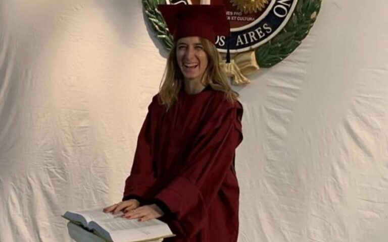 Tiene dislexia, se recibió y diseña cuadernos para gente con dificultad de aprendizaje