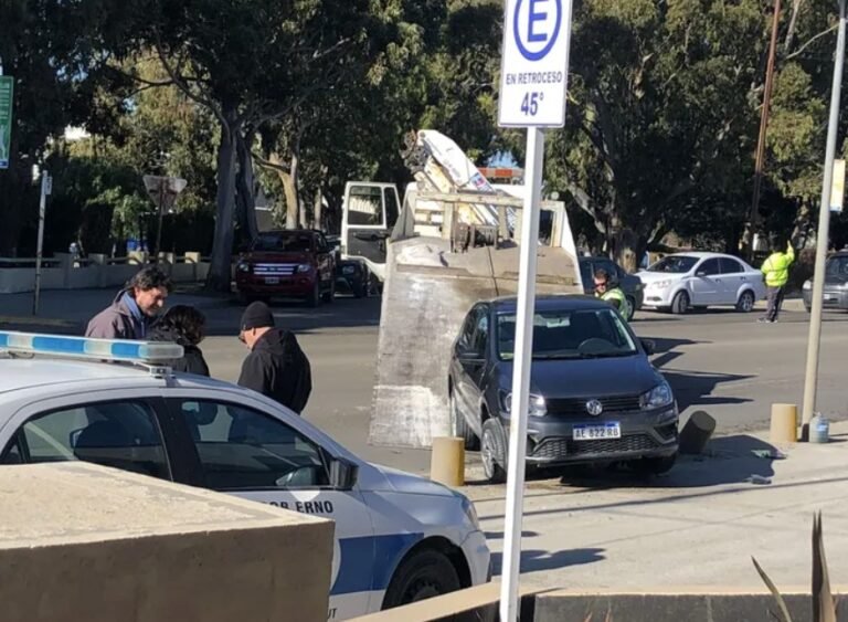 Sufrió un ataque de epilepsia y chocó contra un auto