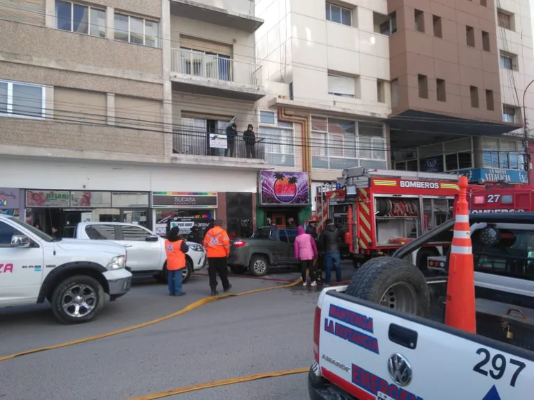 Evacuaron un edificio del centro por un incendio