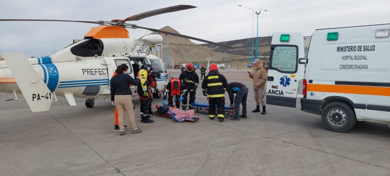 Emergencia en el mar: Aeroevacuaron a un tripulante enfermo en helicóptero