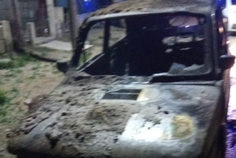 Se prendió fuego un auto en Diadema
