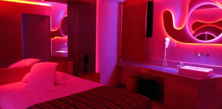 Estaba en un “telo” con su amante y falleció: la esposa tuvo que buscar el cuerpo