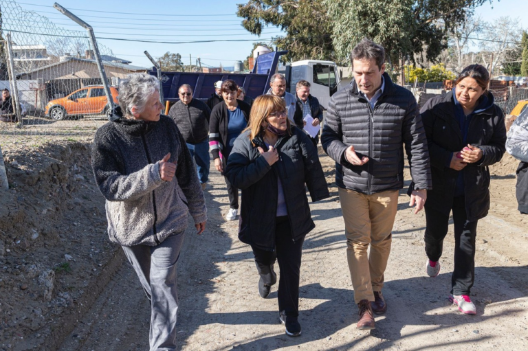 El intendente supervisó las obras de pavimento en el B° Sismografía