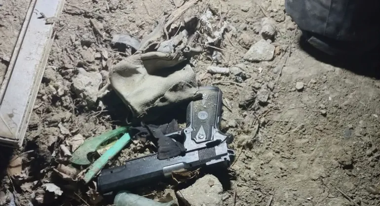 Amenazó con un arma de juguete a un policía