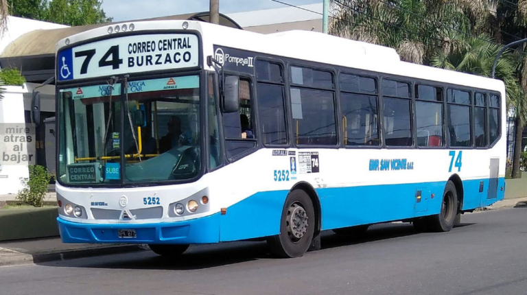 Creó un grupo de WhatsApp para avisarles el recorrido a sus pasajeros