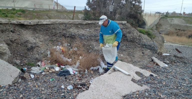 Se pusó en marcha un gran operativo de limpieza en Km.5