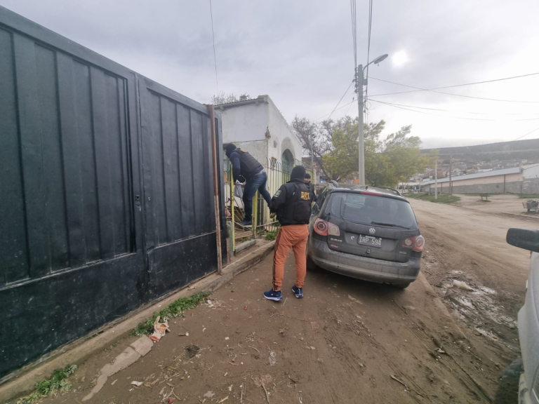 Múlitiples allanamientos por robo: Se secuestro un vehículo