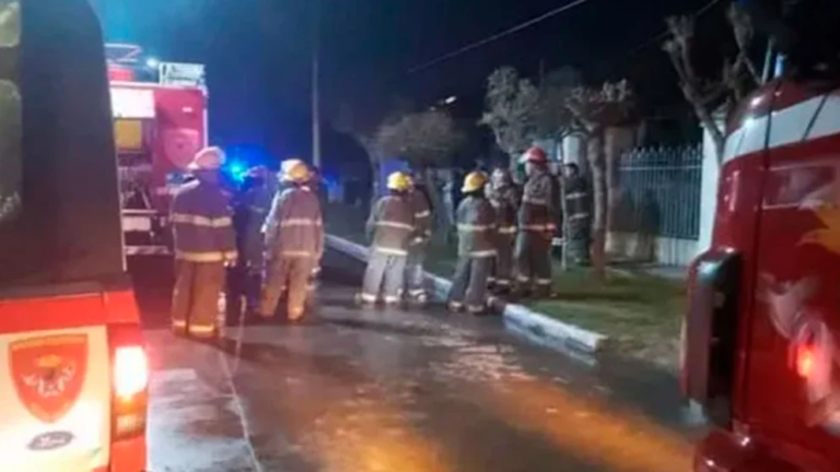 Encontraron a una mujer calcinada y maniatada en su cama en un incendio
