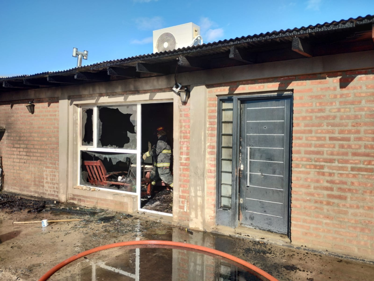 Incendio en Bella Vista: Una menor escapó de las llamas