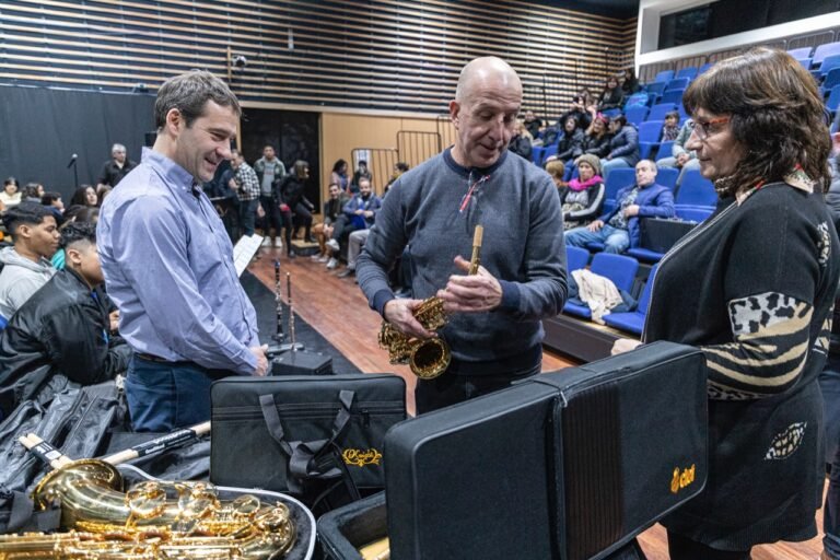 Entregaron instrumentos a la Banda Infanto Juvenil Municipal 