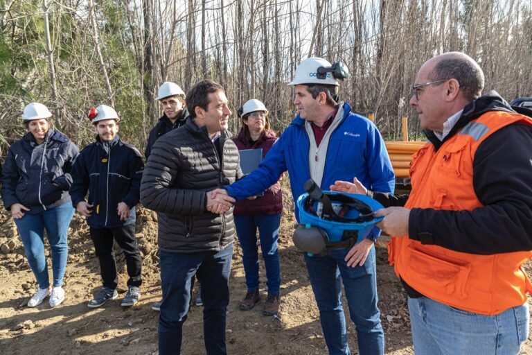 Luque recorrió la nueva obra de gas en el Cordón Forestal
