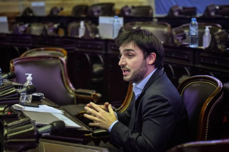 Analizarán el proyecto de “Dólar Petróleo” que impulsa “Nacho” Torres junto a Matías Taccetta y Ana Clara Romero